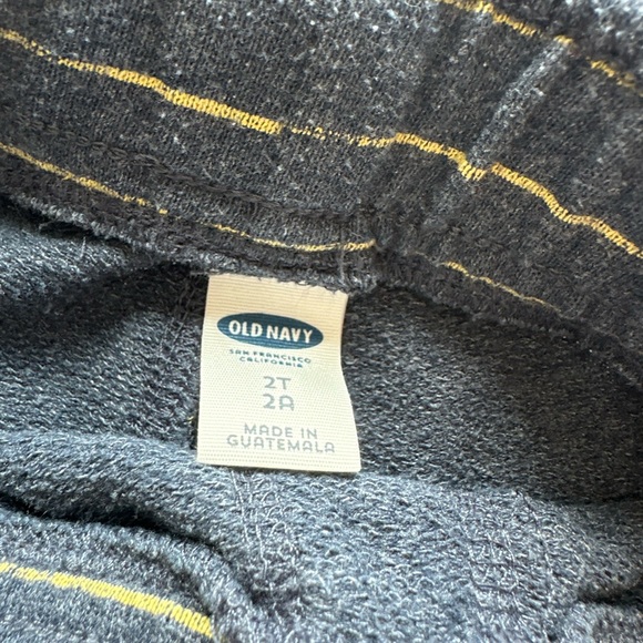 10/20$ Old Navy Blue Striped Shorts with Elastic Waistband size 2T - Picture 6 of 6